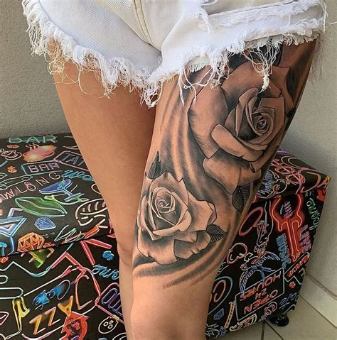 tattoo flor na coxa feminina|Tatuagem feminina na coxa com flores: inspirações irresistíveis。